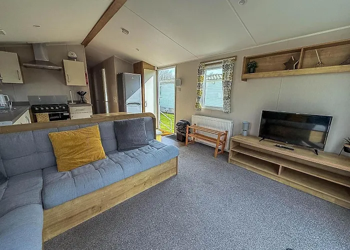 Brilliant 8 Berth Caravan At Southview Holiday Park In Skegness Ref 33050M