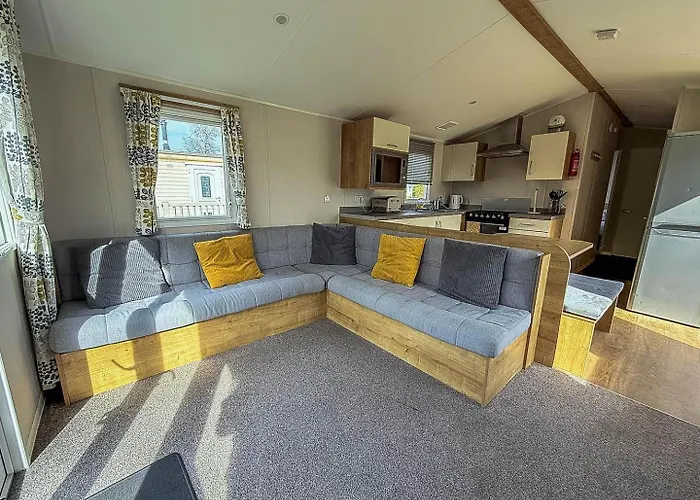 Brilliant 8 Berth Caravan At Southview Holiday Park In Skegness Ref 33050M