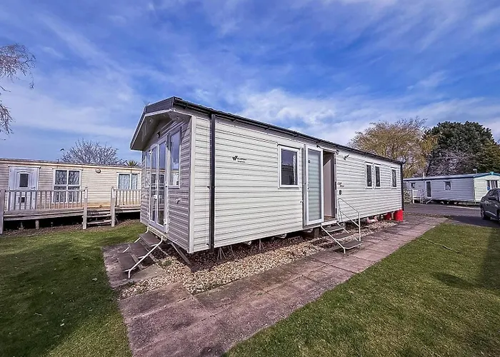 Brilliant 8 Berth Caravan At Southview Holiday Park In Skegness Ref 33050M